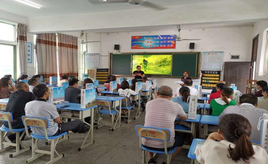 衡陽技師學(xué)院機(jī)械工程系召開 “您的相伴，我的成長”主題家長會