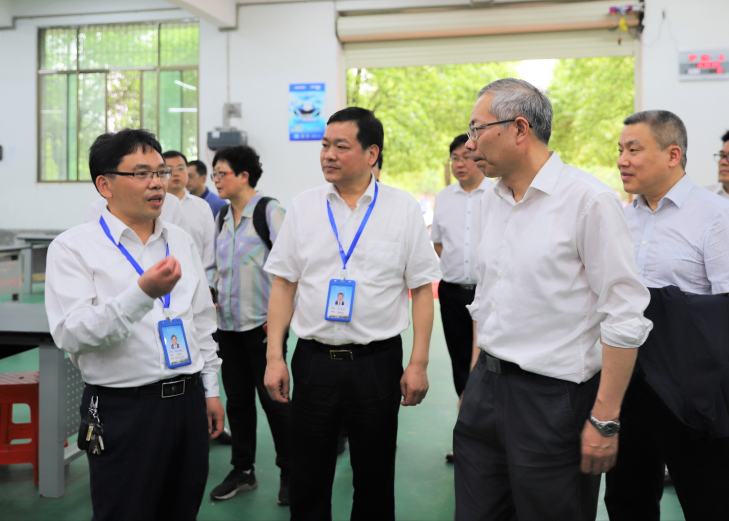 人社部副部長湯濤一行到我系實訓(xùn)練功場現(xiàn)場指導(dǎo)