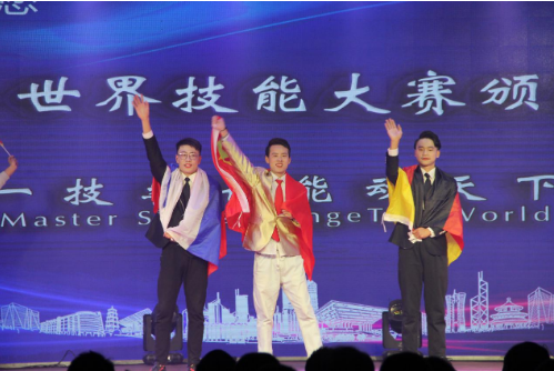 我系選送的《追夢》節(jié)目參加學(xué)院2020“匠心筑夢 技能報國”元旦晚會，摘得一等獎