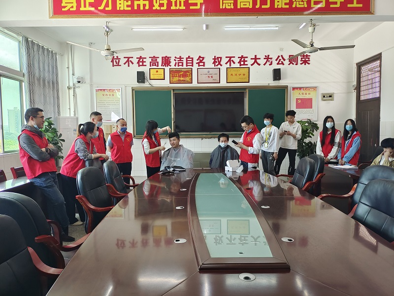 汽車(chē)工程系黨總支開(kāi)展“暖心理發(fā)” 主題黨日活動(dòng)