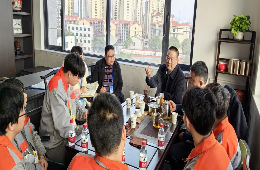 廖與飛深入交通工程學(xué)院聯(lián)點(diǎn)班級調(diào)研    