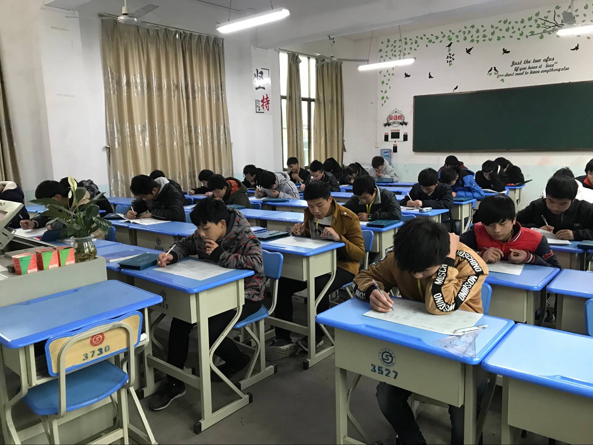 工模具設(shè)計與制造系舉行第四屆機械制圖技能競賽(圖文)