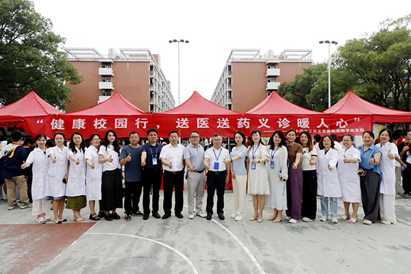 “健康校園行，送醫(yī)送藥義診暖人心”活動(dòng)在我院開(kāi)展