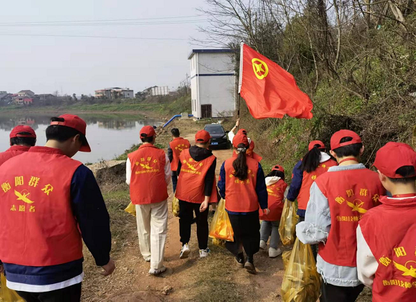 保護(hù)湘江母親河，衡陽技師學(xué)院“衡陽群眾”青年志愿者在行動
