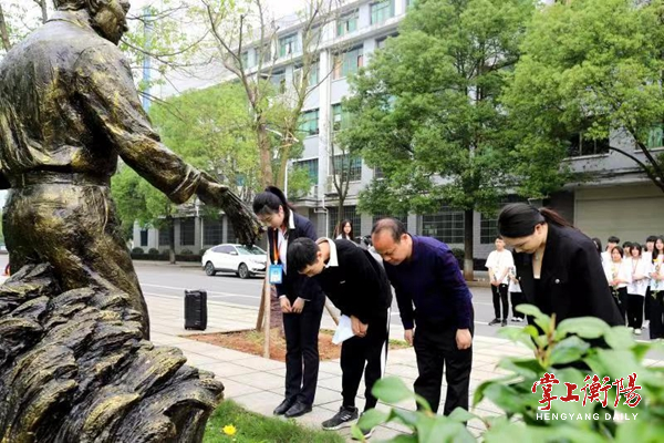 袁隆平院士逝世一周年將至，衡陽技師學(xué)院學(xué)子這樣紀念他……