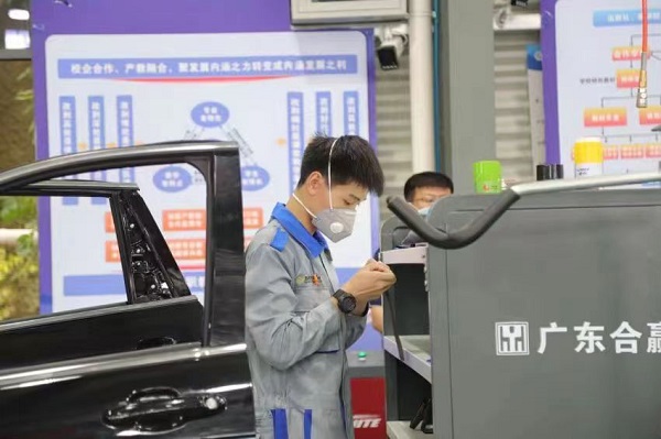 喜訊！衡陽技師學院在2022年全國職業(yè)院校技能大賽中職組車身修理賽項競賽中奪得二等獎