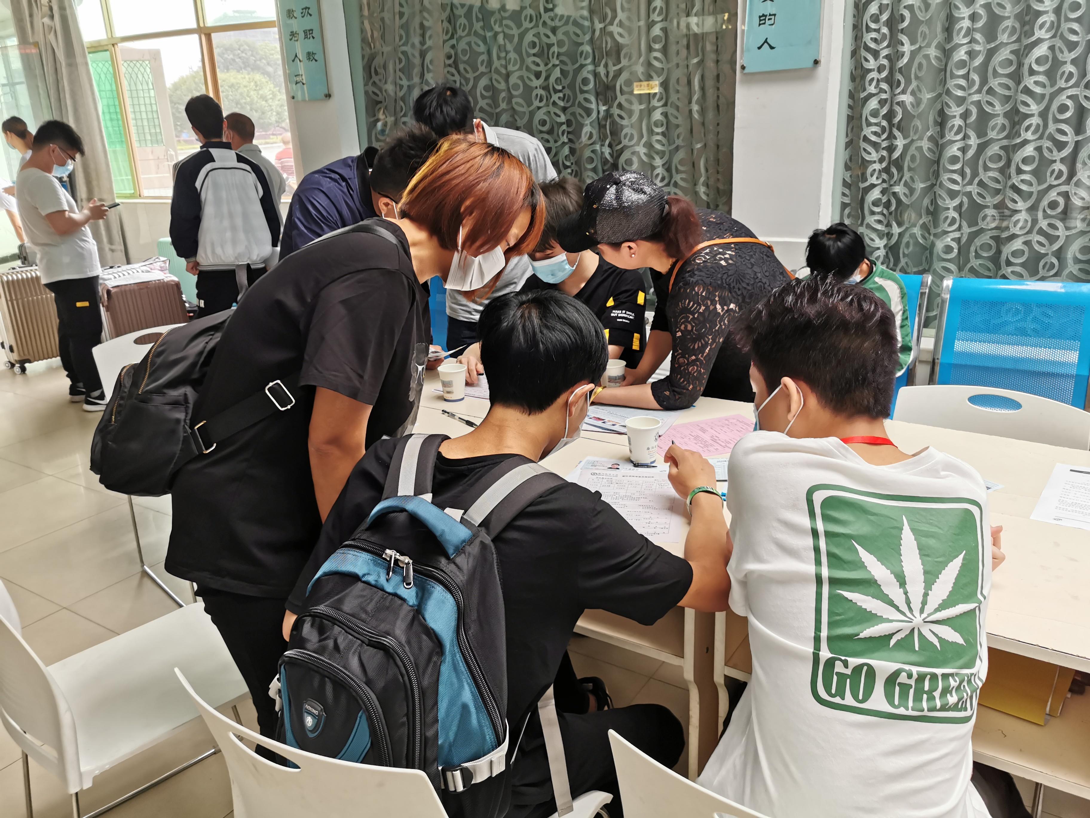 不忘初心、牢記使命，招生辦公室在尹向陽(yáng)主任的引領(lǐng)下積極開(kāi)展春插生報(bào)到工作